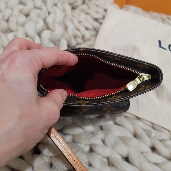 Louis Vuitton Partition Wristlet - Picture 5 of 10